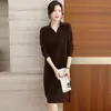 Vestido Elegante Rojo de Nuevo Estilo 2026 para Mujer Petite, Vestido Suéter de Longitud Media para Otoño e Invierno