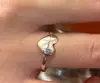 Anillo apilable de corazón de metal vintage para mujer, diseño único, lujo ligero, moda de alta gama, anillo personalizado para el dedo índice