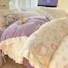 Juego de cuatro piezas de terciopelo de leche de alto gramaje con encaje estilo Ins con forro polar añadido y engrosamiento Juego de tres piezas de encaje estilo coreano suave y amigable con la piel