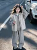 Conjunto de Otoño/Invierno para Niñas 2026 Nuevo Casual Estilo Coreano Niños Medianos/Grandes Sudadera Gruesa con Forro de Polar Conjunto Chaleco