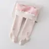 Leggings de forro polar para niñas, nuevo estilo otoño e invierno 2026, para uso exterior, mallas gruesas para niños de algodón a rayas verticales con lazo