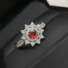 Anillo de Boda Real Medieval Versa para Dedo Anular de Mujer Chapado en Oro de 18K Microincrustado Zirconio Rojo Brillo Brillante Multifacético Joyería Anillo