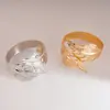 Pulsera Metálica Plegada con Hojas Transfronteriza Europea y Americana para Mujer, Pulsera de Moda y Sencilla, Estilo Retro Francés, Diseño Único