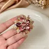 Broche de Flor Retrô Europeu e Americano Broche de Temperamento Feminino de Alta Qualidade Cristal de Imitação Corsage Acessórios de Pino com Senso de Design de Nicho de Luxo Leve