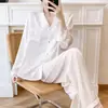 Pijama de Seda Helada de Lujo de Alta Gama con Ribete de Encaje, Estilo Nuevo 2026 para Mujer, Adecuado para Primavera y Otoño, Se Puede Usar Afuera, Conjunto Sexy de Ropa de Casa