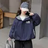 Jaqueta Feminina Transfronteiriça Casaco Primavera e Outono 2026 Novo Estilo Coreano Infantil Color Block com Capuz Acolchoado Espesso Corta-vento