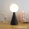 Lámpara de pie estilo nórdico, estilo influencer ins-TikTok, lámpara de mesita de noche para dormitorio, lámpara de poste posmoderna de lujo ligero para sofá
