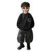 Conjunto de Moletom de Gola Alta e Calça Xadrez Escovada Infantil para Primavera e Outono 2025 Novo Conjunto Casual de Duas Peças para Meninos