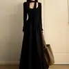 Nuevo Vestido Negro de Cuello en U Estilo Francés para Mujer Otoño e Invierno, Elegante Cruzado Ceñidor de Cintura Adelgazante Versátil Falda Larga Línea A