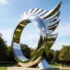 Escultura de aço inoxidável de formato irregular, marco para projetos urbanos, ornamento de paisagem abstrata com acabamento espelhado, peça de arte externa para campus