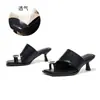 Sandalias de Tira con Punta Cuadrada 2026 Verano Nuevo Estilo Francés de Gama Alta para Exteriores Tacón de Aguja Metálico Casual Medias Pantuflas para Mujer
