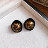 Hebilla de Oreja de Resina en Forma de U Chapada en Oro Real Pendientes Elegantes Retro Maillard de Nicho Pendientes Simples de Gama Alta para Otoño e Invierno