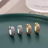 Europa y Estados Unidos moda de venta caliente pendientes de cobre en forma de U con incrustaciones de circón de colores pendientes de personalidad geométrica de temperamento femenino pendientes al por mayor