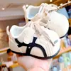 Zapatos para niños pequeños, nuevos modelos de primavera y otoño, zapatos para bebés principiantes para niños de 2 a 3 años, de suela blanda, antideslizantes, anti-caída