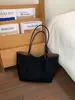 Bolsa Transfronteiriça Simples Retrô de Grande Capacidade 2026 Nova Moda Bolsas de Ombro Femininas para o Dia a Dia Bolsa Tote para Estudantes Universitários