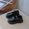 Sapatos simples de couro para meninas, nova coleção primavera/outono 2025, sapatilhas de princesa infantis com sola macia, mocassins de bebê para meninas pequenas