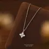 Collar con colgante de cruz de trébol de cuatro hojas serie s999 plata pura circón para mujer, cadena de clavícula de lujo ligero, moderno y versátil, joyería de plata pura