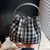 Bolso Pequeño de Verano para Mujer 2025 Nuevo Bolso de Cubo de Cadena de Alta Calidad Moda Nicho Versátil Trendy Bolso Cruzado