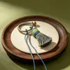 Color degradado tejido a mano nudo Vajra borla hilo de algodón anillo para dedo hebilla llavero colgante para bolso accesorio colgante para solapa