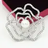 Broche de corsage de rosa hueco con pedrería fina de perla de alta calidad, accesorios versátiles para ropa de mujer, broche de joyería, pasador de solapa