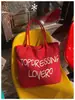 Bolsa Tote com Padrão Luminous Vermelho em Relevo para Universitárias, Estilo Retro Moderno, Aula de Manhã Cedo, Bolsa de Ombro Estilo Artístico