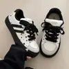 Tênis da moda com sola grossa, novo modelo primavera/verão 2026, sapatos casuais versáteis e respiráveis com estampa de estrela, mocassins de design nichado