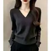 Suéter de punto gris de alta gama con cuello en V para mujer, temporada de otoño e invierno, absolutamente impresionante, súper bonito, suéter ajustado, prenda interior, top de capa base