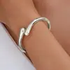 Europa e Estados Unidos transfronteiriços nova tendência de moda gota d'água simplificado pulseira exagerada alta textura lisa pulseira com abertura de mola