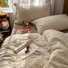 Nuevo modelo 2026 juego de ropa de cama de cuatro piezas de algodón lavado con diseño de jacquard teñido en hilo fresco y simple, adecuado para dormitorios de estudiantes y lavable a máquina