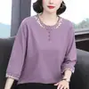 Ropa para madre 2026 nueva camiseta bordada de tres cuartos de manga, top casual elegante y holgado para mediana edad y mayores
