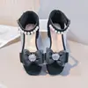 Sandálias Infantis 2026 Verão Novo Pérola Strass Meninas Sapatos de Princesa Sola Macia Antiderrapante Biqueira Aberta Sola Macia Sapatos de Bebê