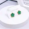 Novo Pingente Flor de Cinco Folhas Madrepérola Conjunto de Colar Pulseira Brinco em Aço Titânio 18K Corrente Clavicular Joias Europeias e Americanas da Moda