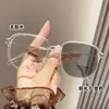 Gafas Fotocromáticas Anti-Luz Azul Sin Receta para Mujer, Montura Grande Estilo Versátil Adelgazante para Hombre, Aspecto Sencillo Modelo Estudiante Gafas Graduadas Terminadas