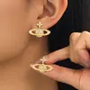 Um Par de Brincos Geométricos de Planeta Exquisitos e Compactos com Design Micro-Incustado, Versátil para o Dia a Dia