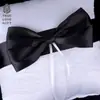 Suministros para bodas estilo occidental lazo blanco y negro cojín para anillos de novia anillo cojín pequeño fabricantes de suministros para bodas venta al por mayor personalizada