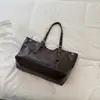 Moda Otoño 2026 Bolso Sencillo de Color Sólido Bajo el Brazo para el Trabajo y los Viajes Diarios, Bolso de Hombro Casual con Diseño de Nicho y Personalidad