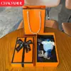 Producto Terminado de Ganchillo Hecho a Mano, Llavero de Ramo de Flores de Hilo, Flor de Rosa Creativa Flor Artificial Colgante para Bolsa, Regalo para el Día del Maestro