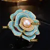 Broche de Camélia Turquesa Azul, Design Floral Elegante, Luxo de Alto Padrão, Acessório Natural de Pérola de Água Doce para Cintura, Broche para Mulheres