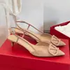 Sandálias Femininas Marca V com Bico Fino e Fivela V, Salto Alto Fino, Novo Modelo 2026, Sandálias de Dedo Aberto com Bico Fechado