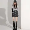 Saia curta feminina de lã mista bordada com flores, coleção outono/inverno 2026, cintura alta, afina a silhueta, anti-exposição, justa, evasê
