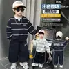 Conjunto de Roupa de Outono para Meninos 2026 Novo Tendência Cool Estilo de Rua Moletom Listrado Infantil para Meninos, Roupa de Bebê Dois em Um
