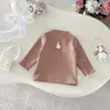 Camiseta Básica Infantil de Manga Longa para Meninas, Coleção Primavera e Outono, com Borda Franzida, Gola Meio Alta, Estampa de Coelho Fofa, Top Versátil