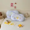 Outono/Inverno 2026 Novo A-Class Lã de Leite Desenho Animado Almofada Infantil Núcleo de Espuma de Memória Dormitório de Estudante de Jardim de Infância