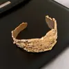 Pulseiras Metálicas Exageradas Transfronteiriças Europeias e Americanas, Luxo Leve, Pulseiras de Nicho de Alta Qualidade, Elegantes da Moda, Estilo Cool para Mulheres