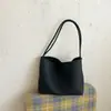 Bolsa de Ombro Transfronteiriça Outono 2026 Nova Moda Tendência Simples para o Dia a Dia Tecida Design de Nicho Estilosa Grande Capacidade