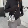 Bolso de Cubo con Cordón Estampado de Leopardo Popular de Gama Alta para Mujer Nuevo Diseño de Nicho Bolso Cruzado con Cadena Bolso para Mujer