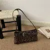 Colección de otoño 2026 nueva, casual y a la moda: un bolso tote elegante, de gran capacidad y minimalista diseñado para ir al trabajo, adecuado para llevar al hombro y debajo del brazo, y destinado a la exportación