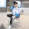 Conjunto de Roupa de Primavera para Meninos, Novo Estilo Primavera e Outono 2026, Roupas Frescas e Estilosas para Crianças Maiores, Roupa Esportiva da Moda para Meninos na Primavera
