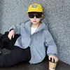 2136 Chaqueta Cortavientos Estilo Primavera y Otoño para Niños 2026 Nuevo Otoño Niños Pequeños y Medianos Ropa de Primavera para Niños Top Tendencia