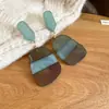 Pendientes colgantes de flor de acrílico tachonados con aguja de plata, pendientes de lujo ligero de alta gama con un diseño único, pendientes de moda nicho para mujer